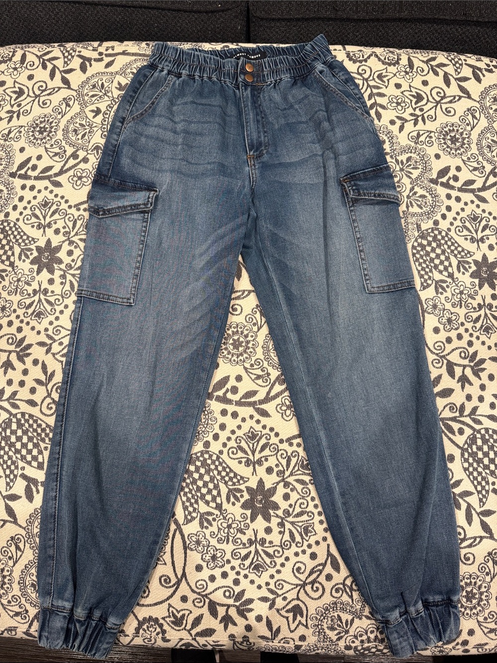 JUNIORS Almost Famous Blue Denim Cargo Jogger Jeans -size Small 0-3